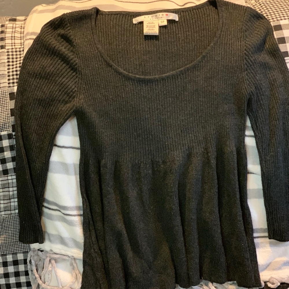 Grey peplum lightweight top EUC